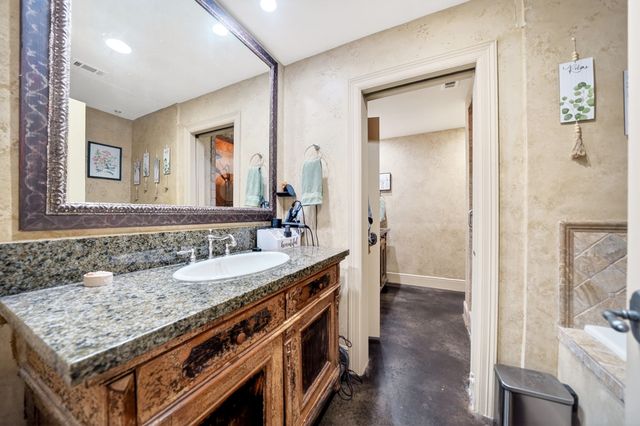 5055 Addison Circle 426, Addison, TX 75001