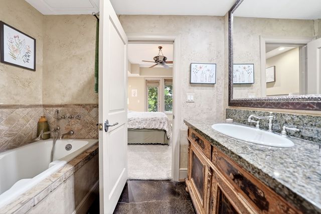 5055 Addison Circle 426, Addison, TX 75001