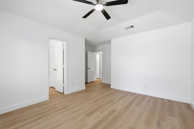 1140 W Hills Terrace, Saginaw, TX 76179