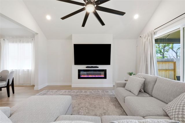 1223 Rolling Crest Drive, Missouri City, TX 77459