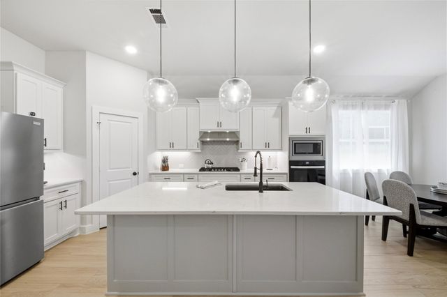 1223 Rolling Crest Drive, Missouri City, TX 77459