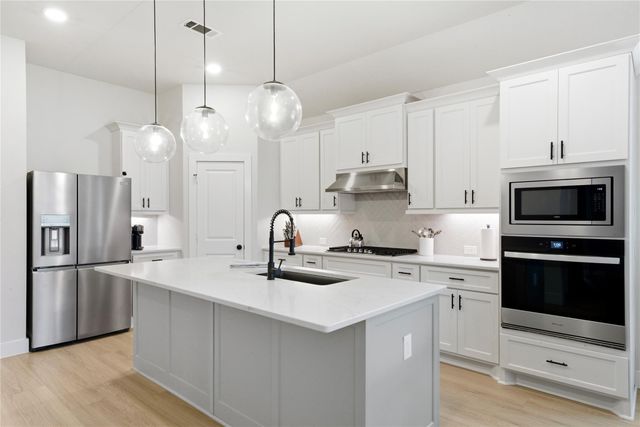 1223 Rolling Crest Drive, Missouri City, TX 77459