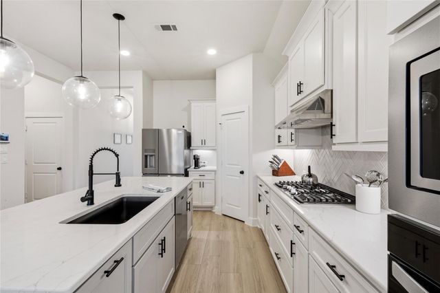 1223 Rolling Crest Drive, Missouri City, TX 77459