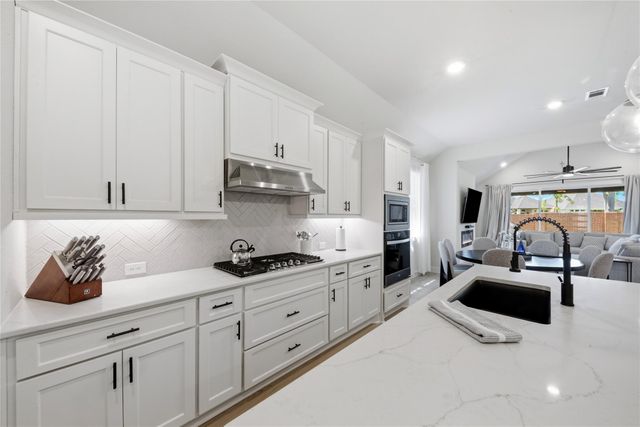 1223 Rolling Crest Drive, Missouri City, TX 77459