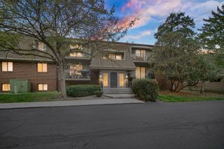 128 E Bailey Road G, Naperville, IL 60565