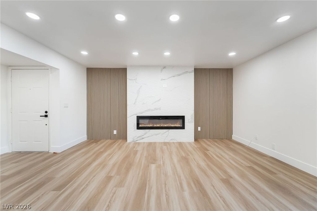 5332 River Glen Drive 400, Las Vegas, NV 89103 — photo 2