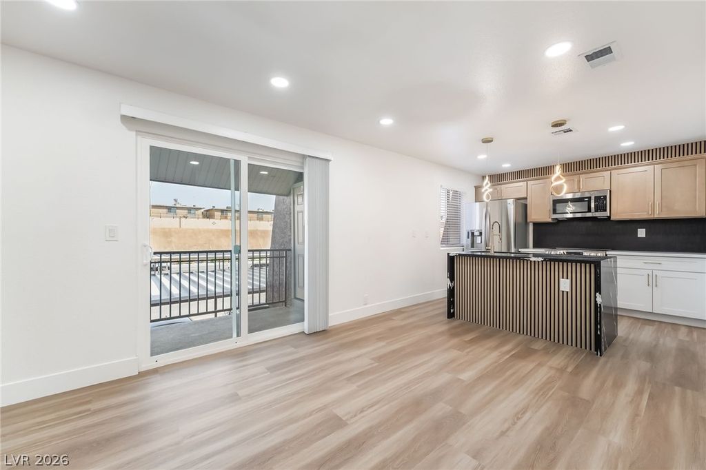 5332 River Glen Drive 400, Las Vegas, NV 89103 — photo 3