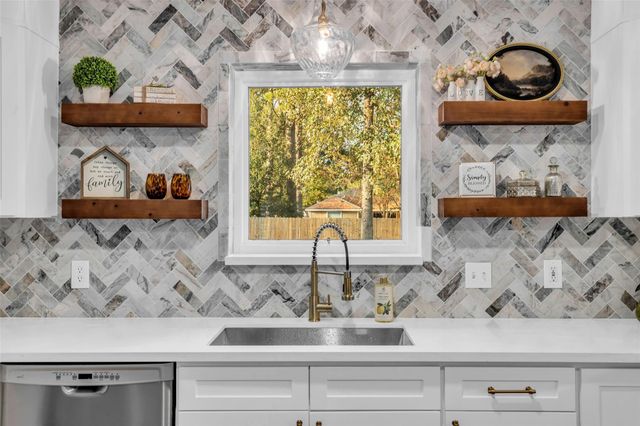 7114 Charred Pine Drive, Magnolia, TX 77354