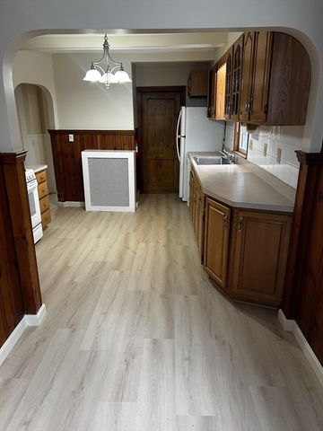 558 Main St 1, Medford, MA 02155