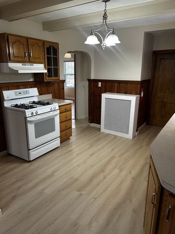 558 Main St 1, Medford, MA 02155