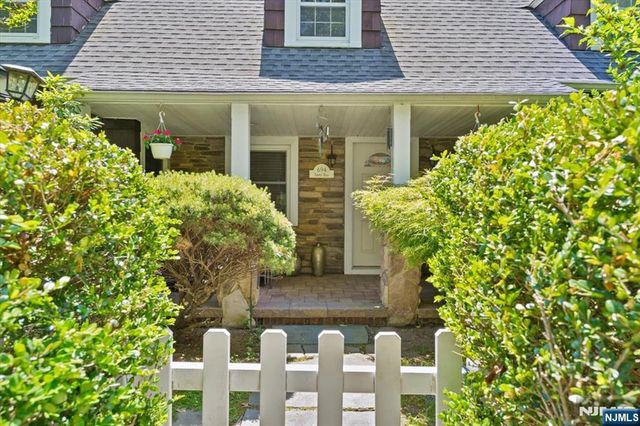 694 Sunset Road, Teaneck, NJ 07666