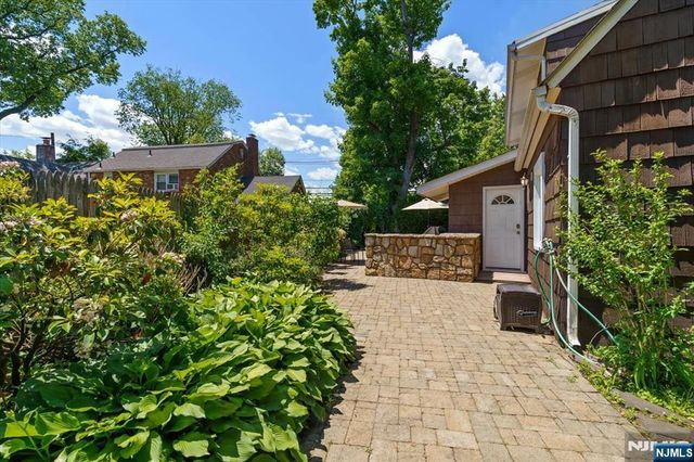 694 Sunset Road, Teaneck, NJ 07666