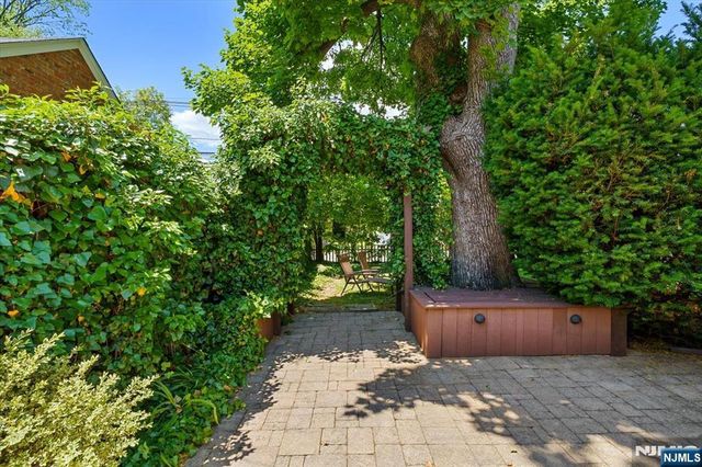 694 Sunset Road, Teaneck, NJ 07666