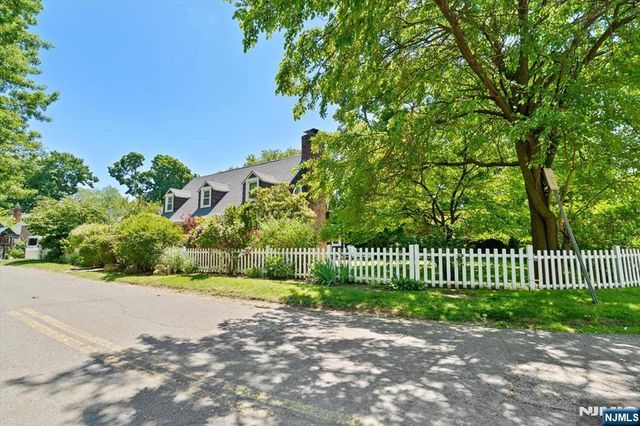 694 Sunset Road, Teaneck, NJ 07666