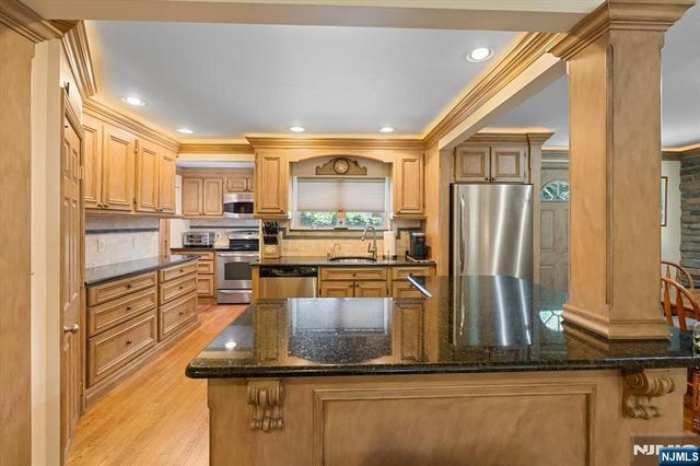 694 Sunset Road, Teaneck, NJ 07666