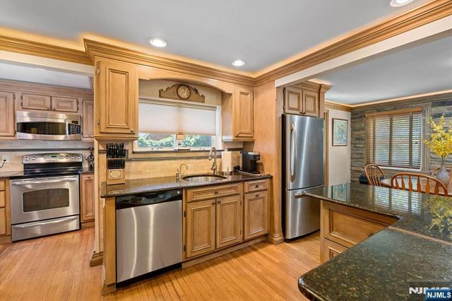 694 Sunset Road, Teaneck, NJ 07666