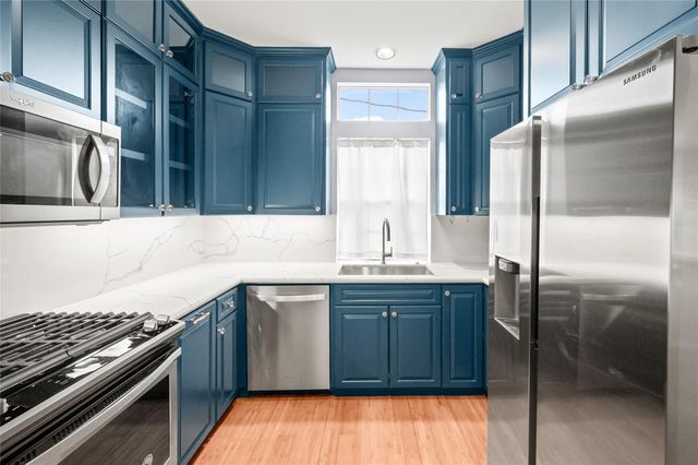 4431 Castle Court, Houston, TX 77006