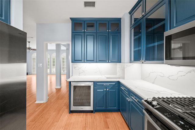 4431 Castle Court, Houston, TX 77006