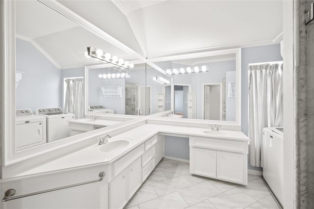 4431 Castle Court, Houston, TX 77006