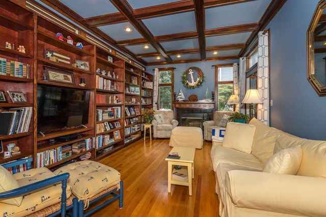 43 Parke Ave, Quincy, MA 02171