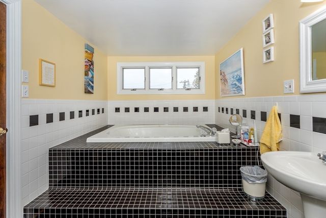 43 Parke Ave, Quincy, MA 02171