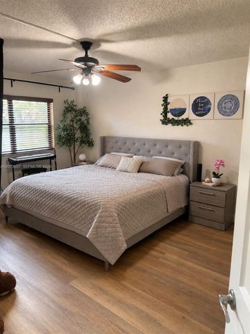 240 Lakeview Drive 109, Weston, FL 33326