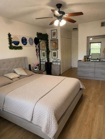 240 Lakeview Drive 109, Weston, FL 33326