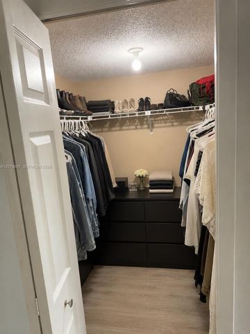 240 Lakeview Drive 109, Weston, FL 33326