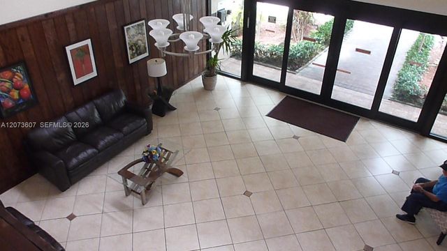 240 Lakeview Drive 109, Weston, FL 33326