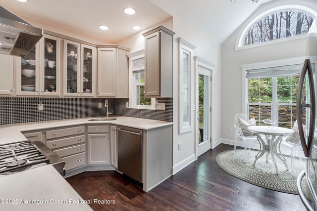 28 Twinlights Terrace, Highlands, NJ 07732