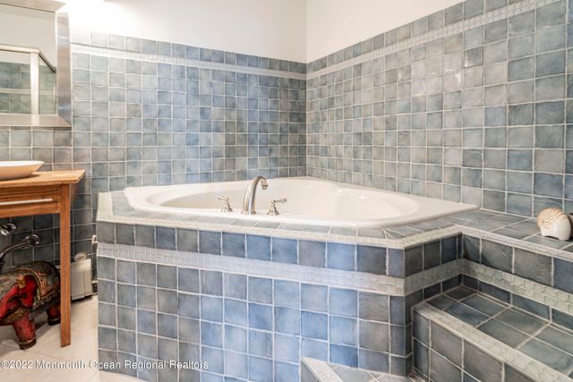28 Twinlights Terrace, Highlands, NJ 07732