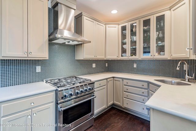 28 Twinlights Terrace, Highlands, NJ 07732