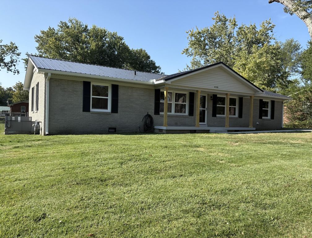 410 Crossfield Dr, Tullahoma, TN 37388