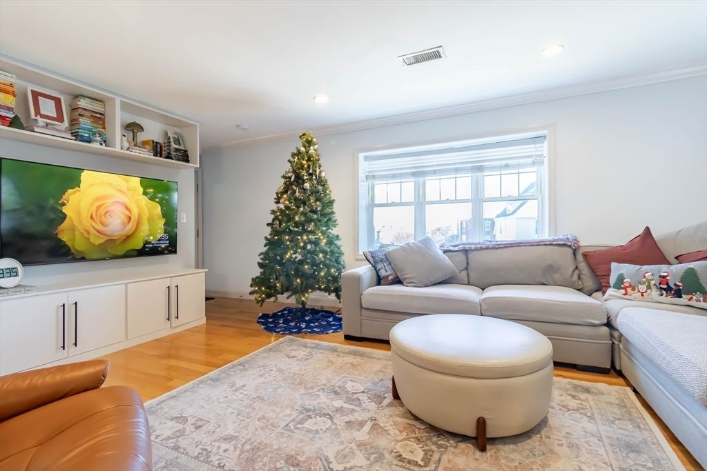 221 Neponset Ave 2, Boston, MA 02122