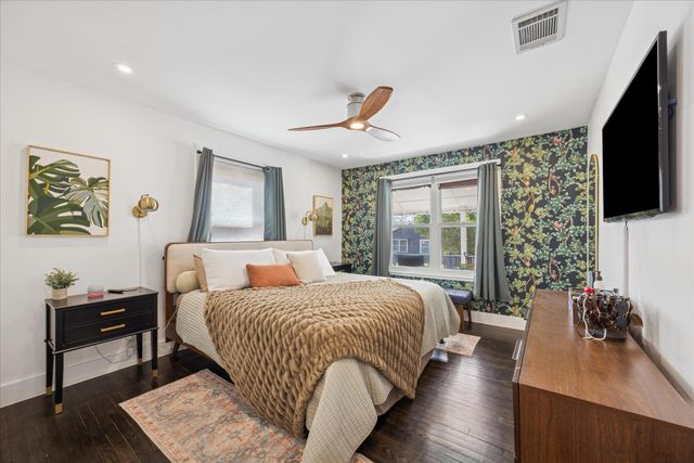 2306 Santa Maria ST, Austin, TX 78702