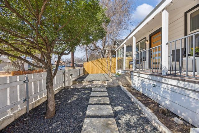 2306 Santa Maria ST, Austin, TX 78702