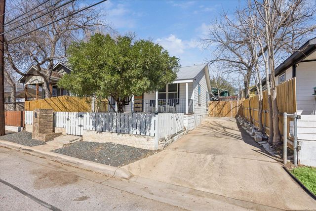 2306 Santa Maria ST, Austin, TX 78702