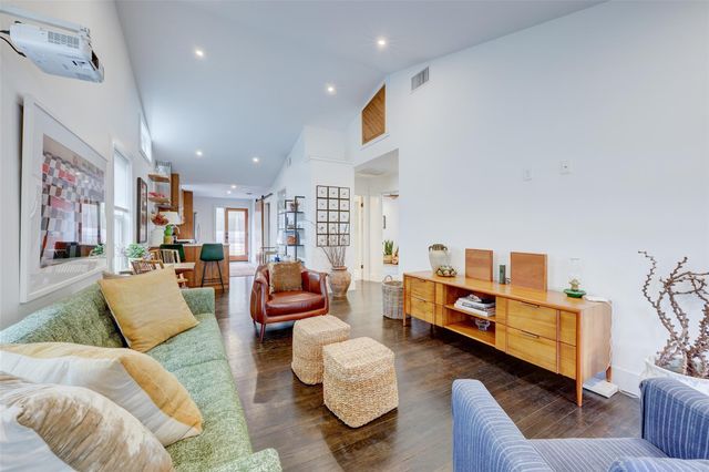 2306 Santa Maria ST, Austin, TX 78702