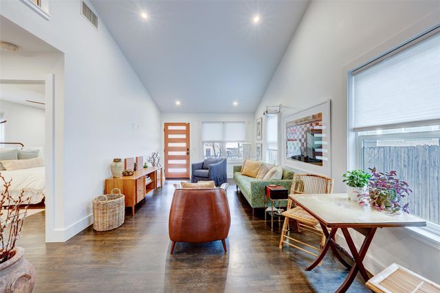 2306 Santa Maria ST, Austin, TX 78702