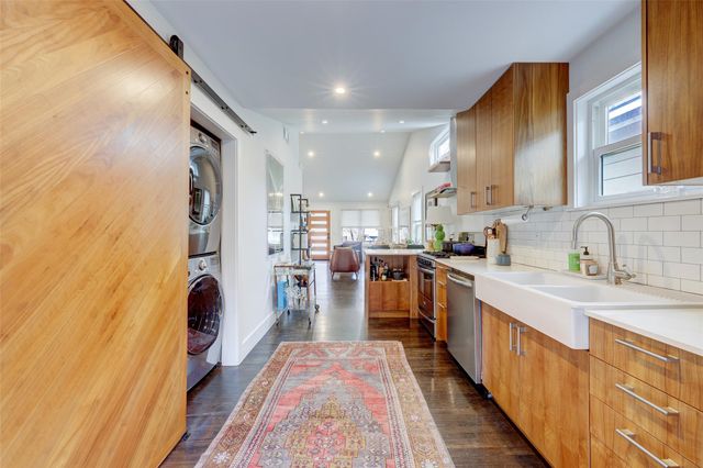 2306 Santa Maria ST, Austin, TX 78702