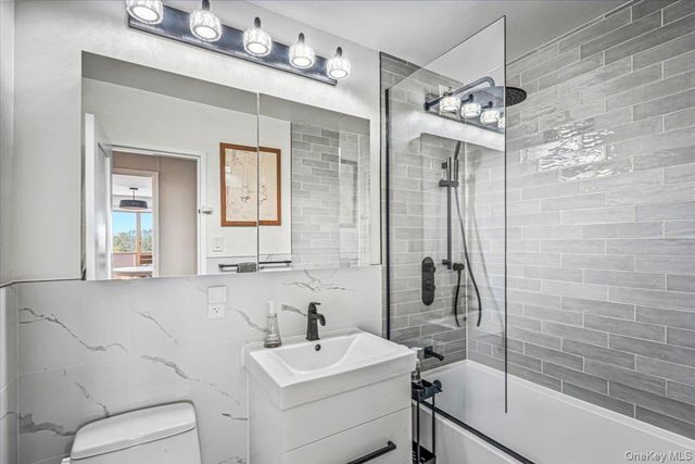 18-15 215th Street 5N, Bayside, NY 11360