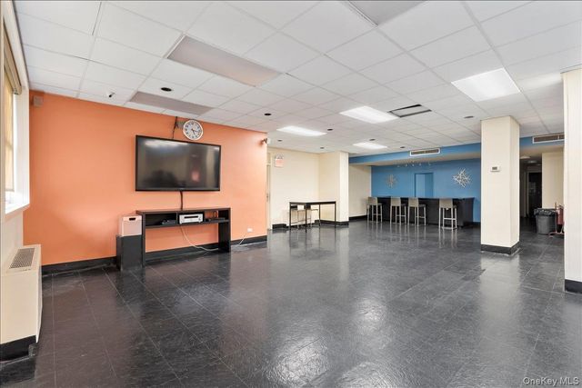 18-15 215th Street 5N, Bayside, NY 11360