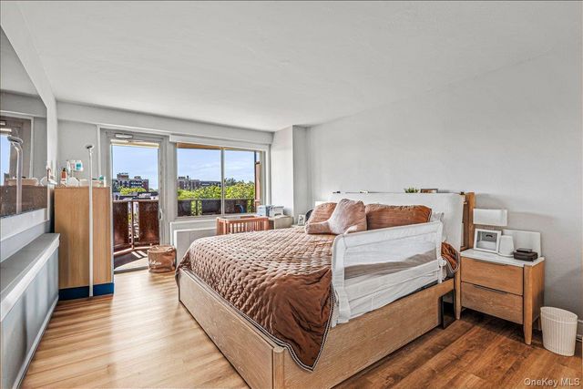 18-15 215th Street 5N, Bayside, NY 11360