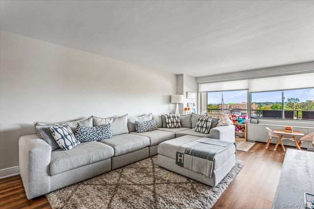 18-15 215th Street 5N, Bayside, NY 11360
