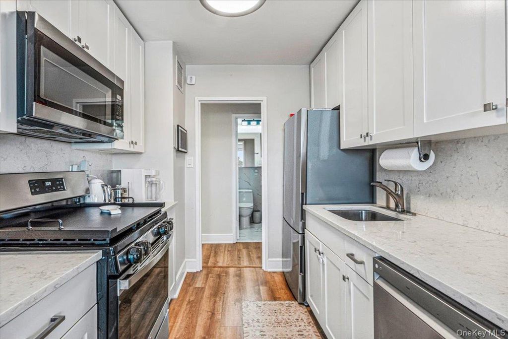 18-15 215th Street 5N, Bayside, NY 11360
