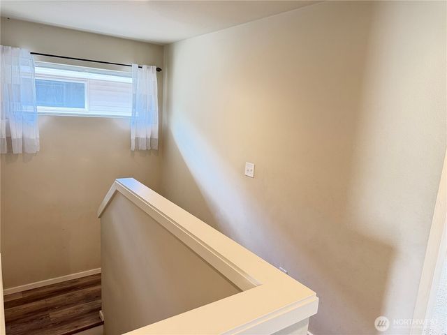 990 42nd Court NE, Auburn, WA 98002