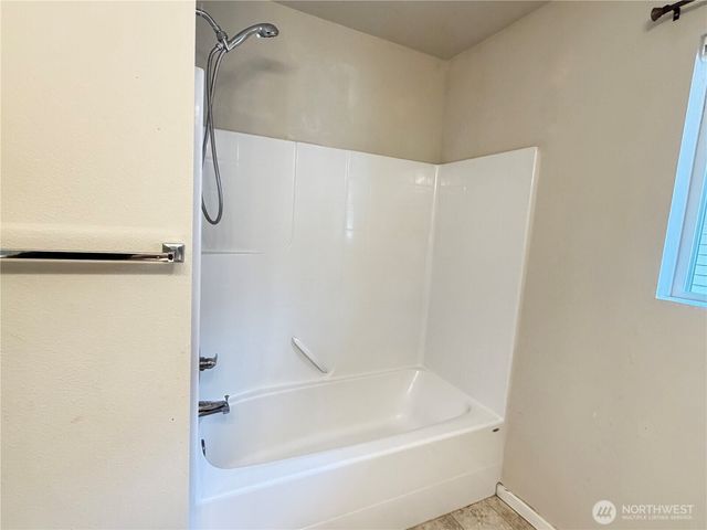 990 42nd Court NE, Auburn, WA 98002