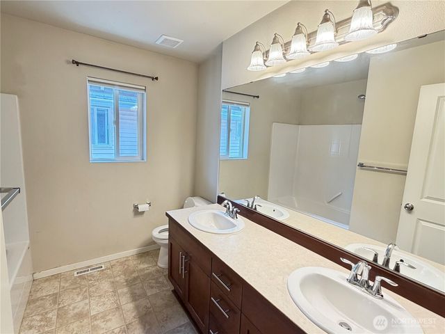 990 42nd Court NE, Auburn, WA 98002