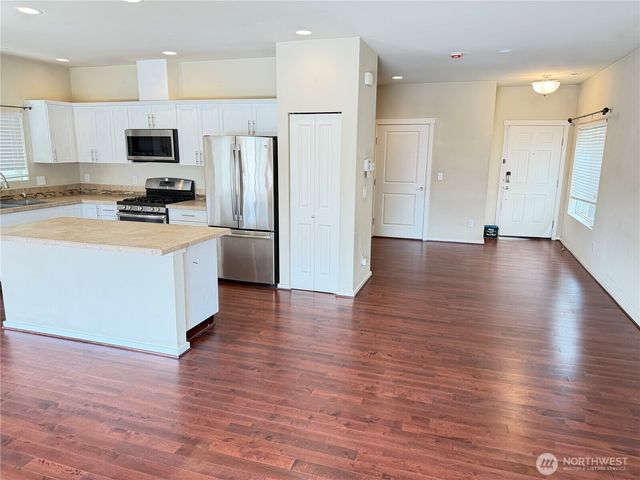 990 42nd Court NE, Auburn, WA 98002