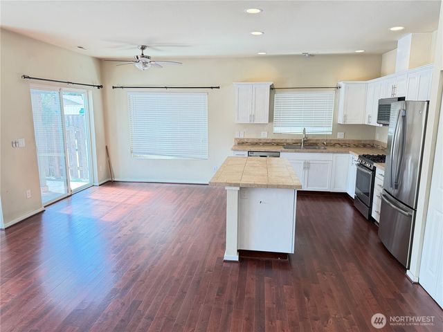 990 42nd Court NE, Auburn, WA 98002